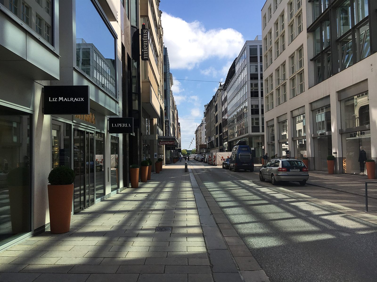 Neuer Wall in Hamburg – Standort der LinkNow GmbH (Foto: Bernhard Diener, CC BY-SA 4.0)